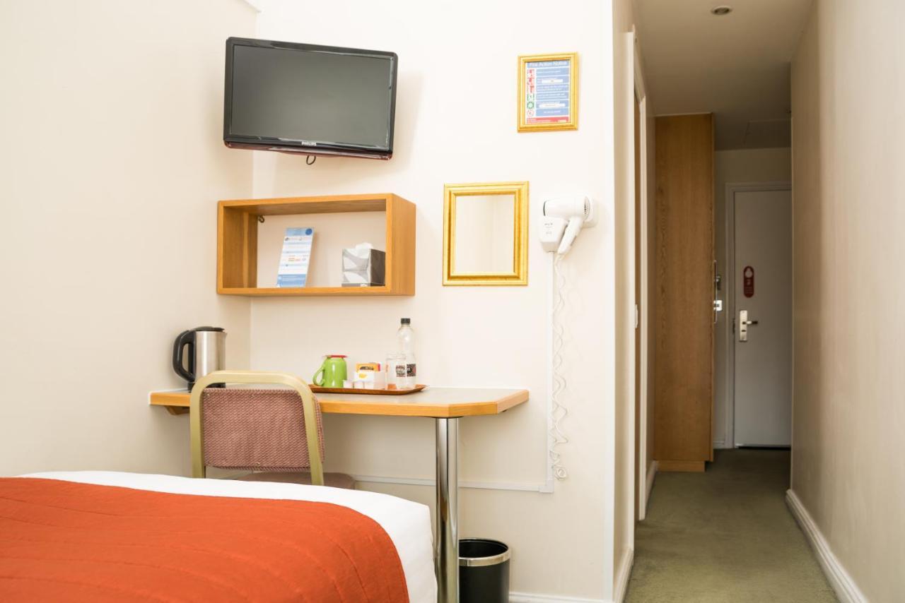 Hotel 63 London Bagian luar foto