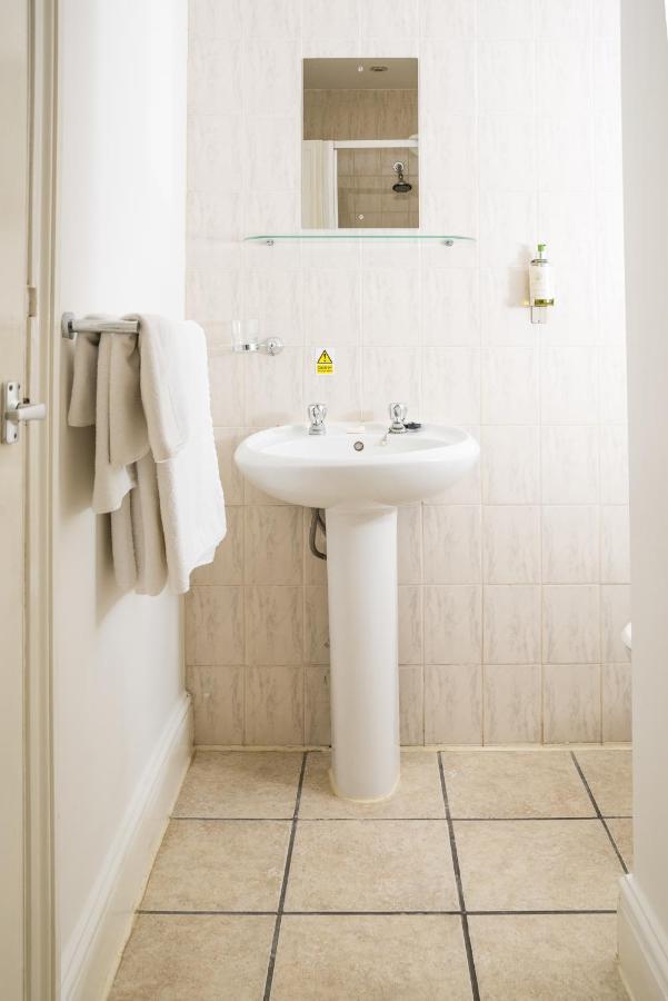 Hotel 63 London Bagian luar foto