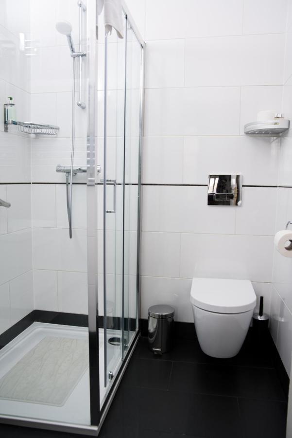 Hotel 63 London Bagian luar foto