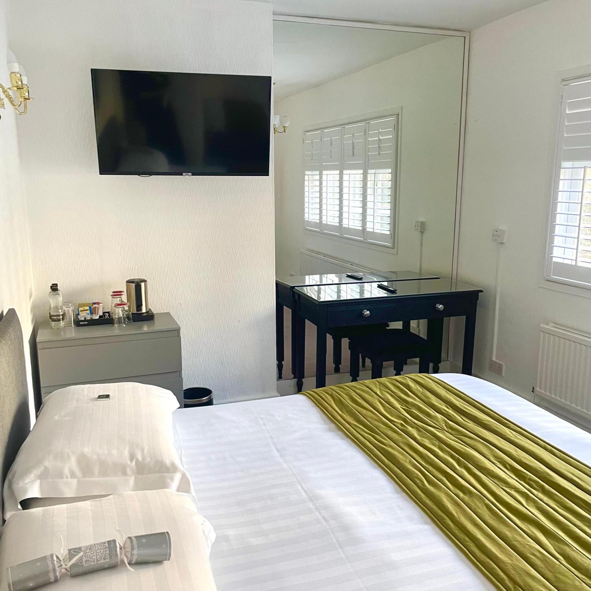 Hotel 63 London Bagian luar foto