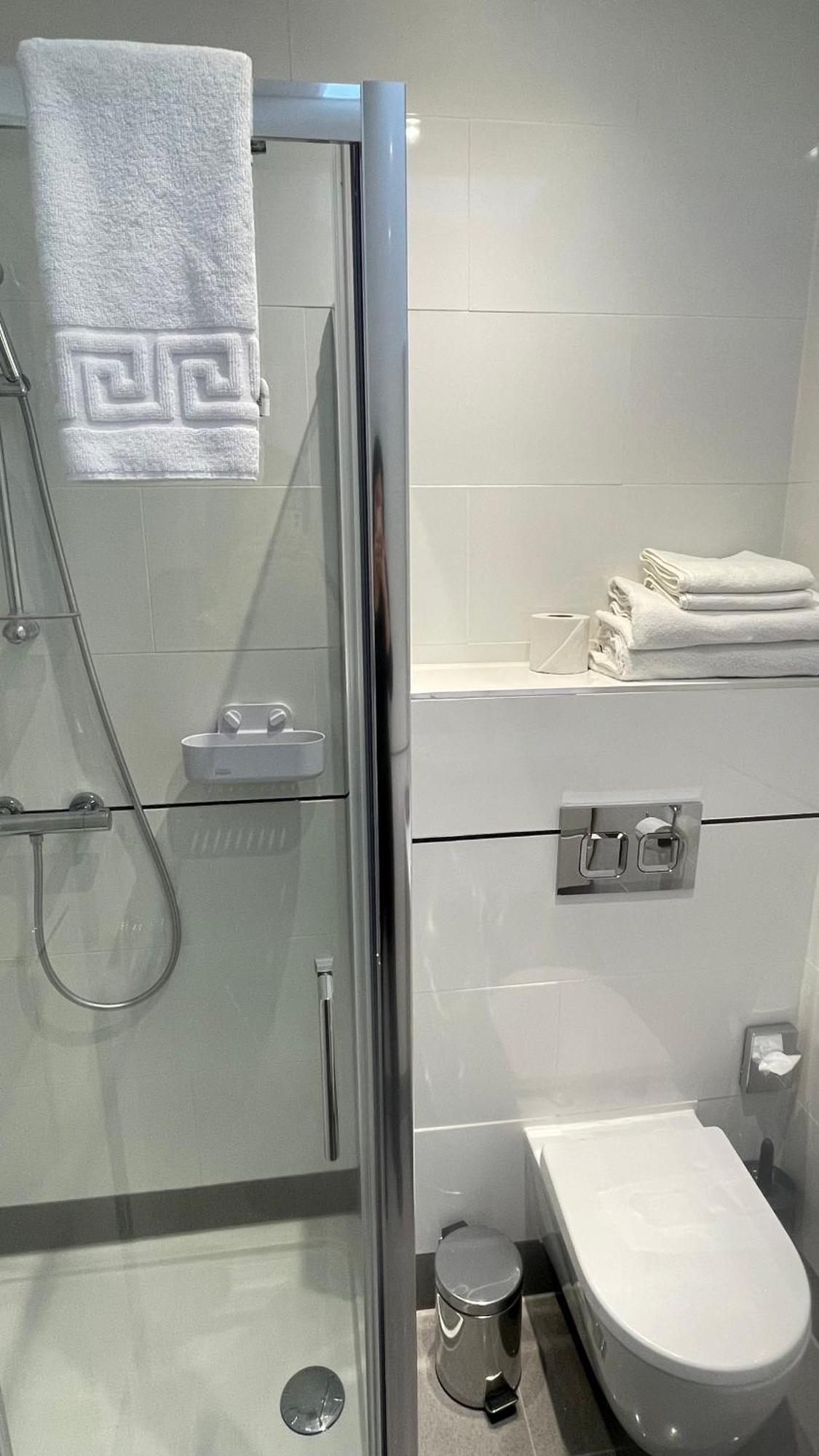 Hotel 63 London Bagian luar foto