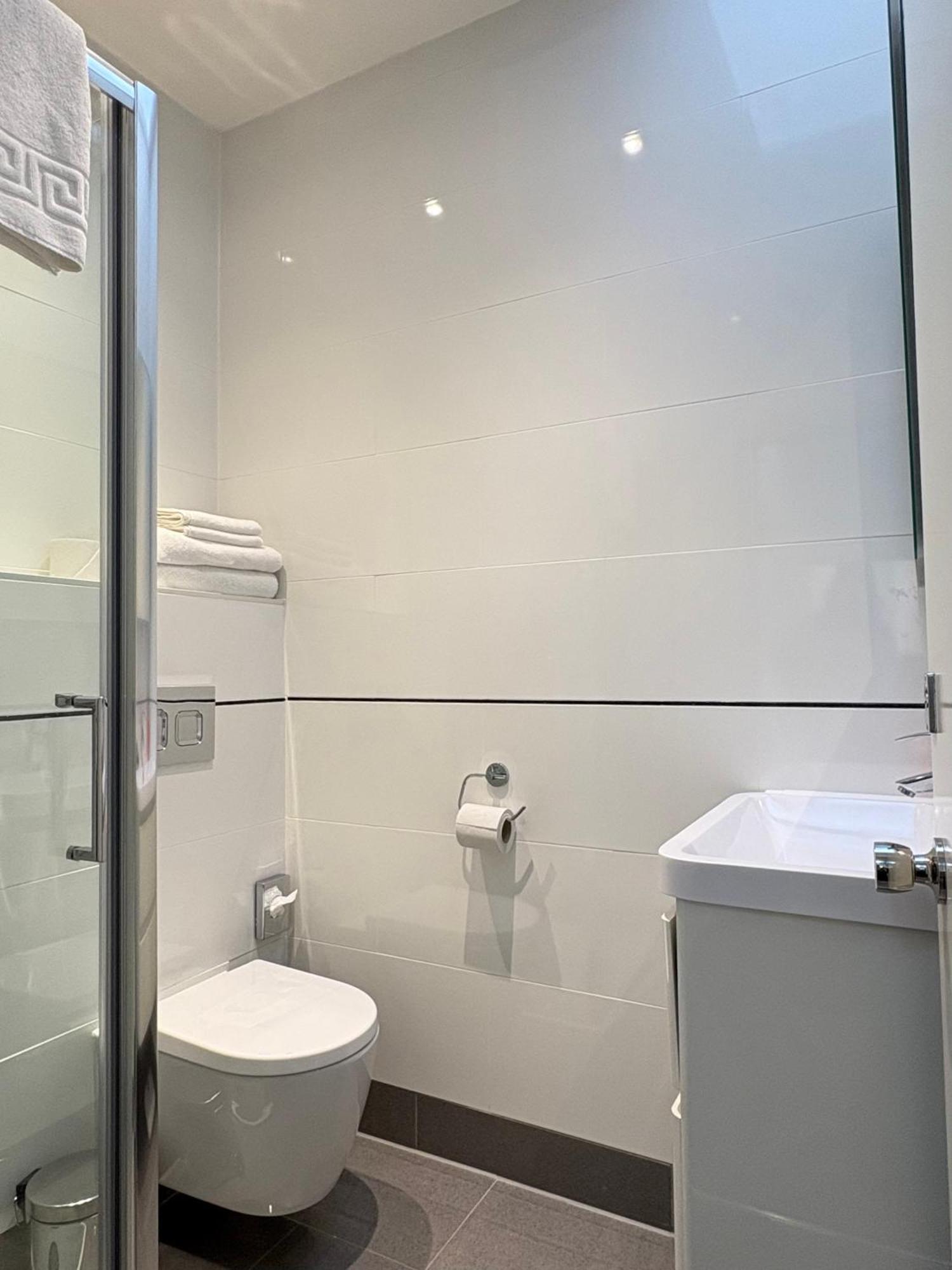 Hotel 63 London Bagian luar foto