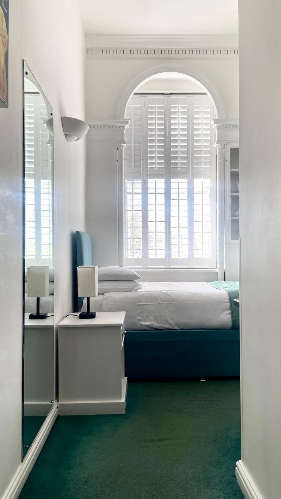 Hotel 63 London Bagian luar foto